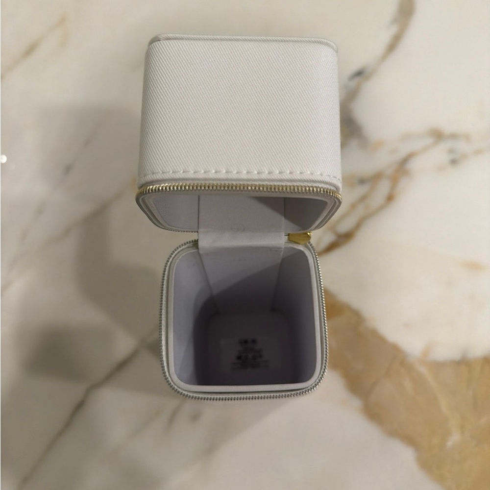 Dior White Travel Makeup Brush Case - Picture 4 of 5
